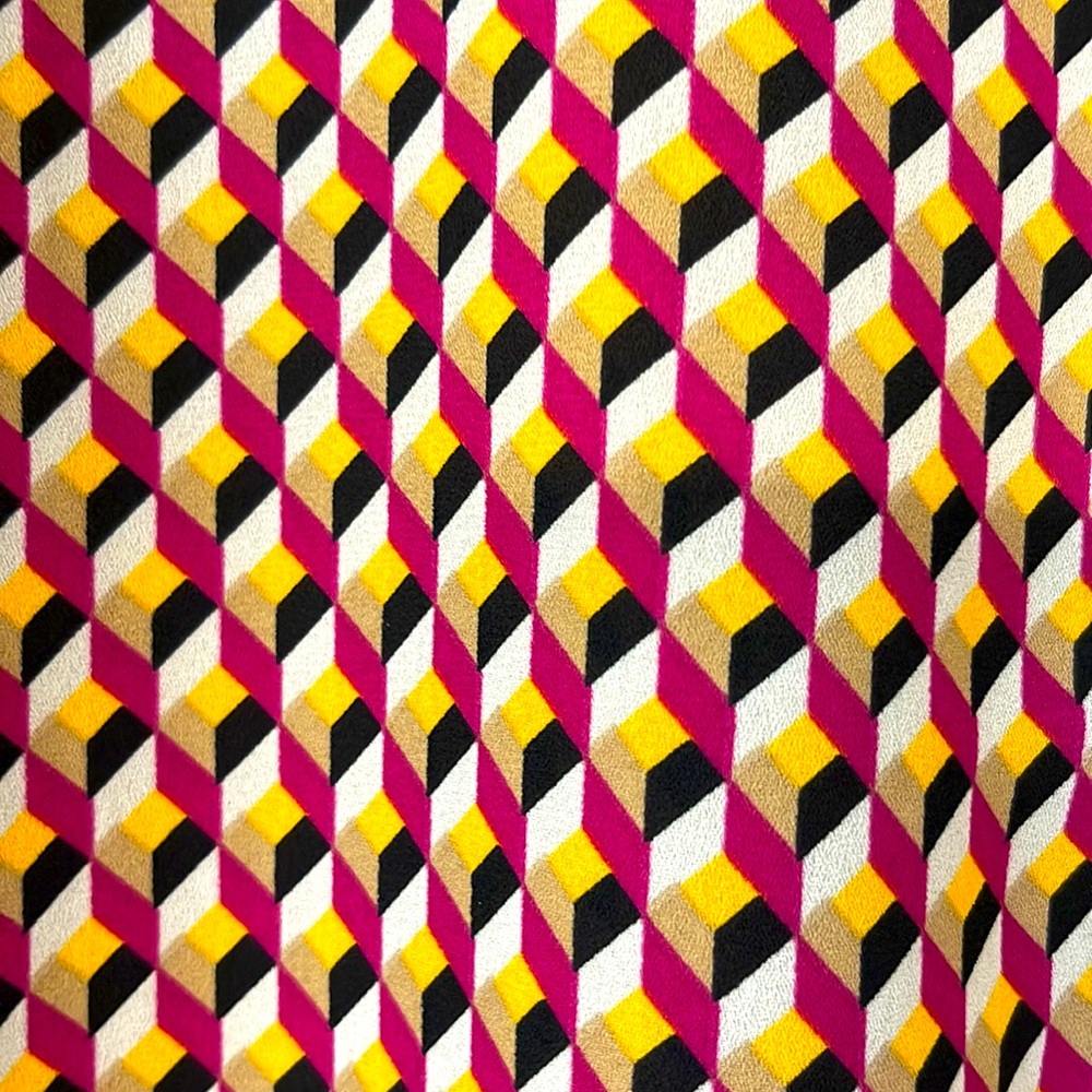 geometric blouse - Picture 3 of 4